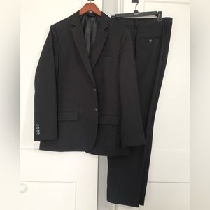 HAGGAR Men’s suit jacket (42R) & pants (36x32)